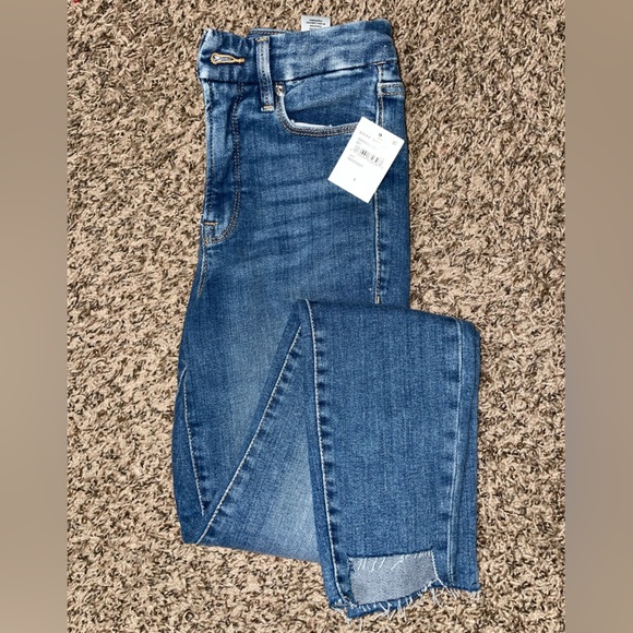 Good American Jeans - Picture 2 of 3